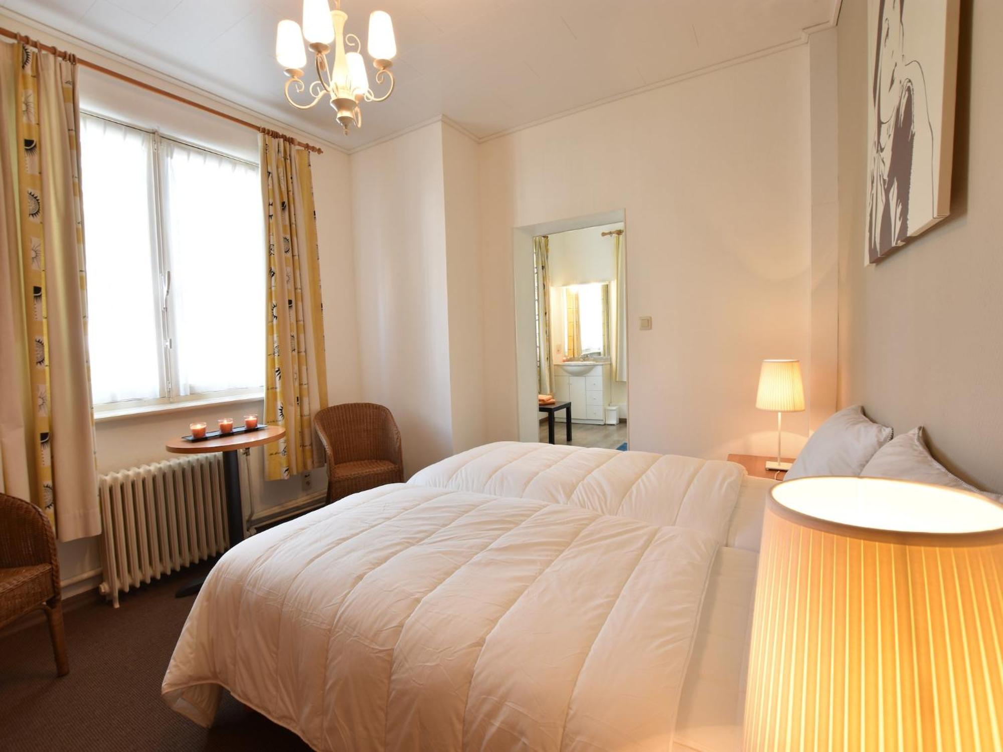 Former Hotel In The Centre And At 50 Metres From The Beach In Panne De Panne Exterior photo