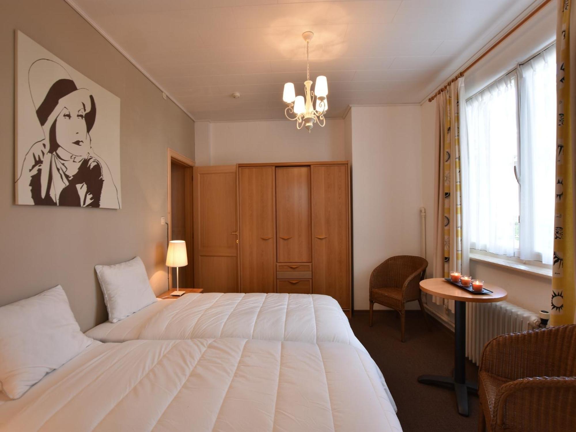 Former Hotel In The Centre And At 50 Metres From The Beach In Panne De Panne Exterior photo