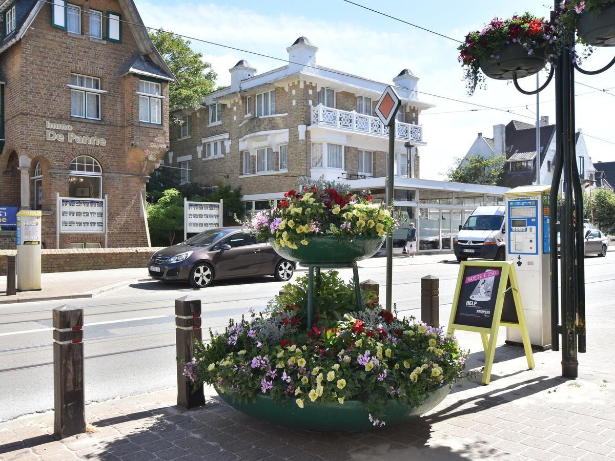 Former Hotel In The Centre And At 50 Metres From The Beach In Panne De Panne Exterior photo